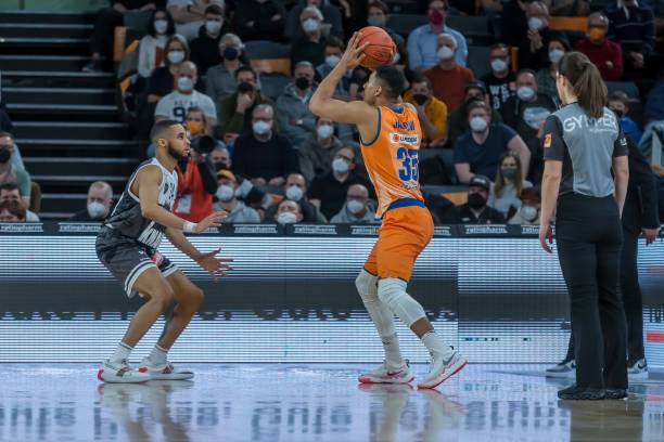 起到了决定 起到了决定